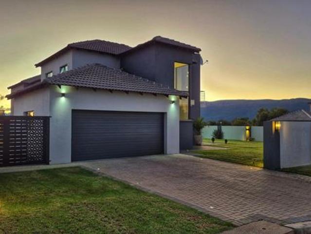 4 Bedroom House in Everglades Estate