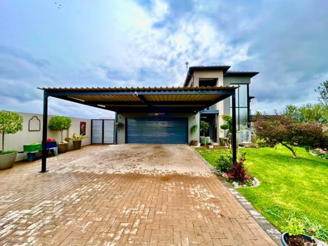 4 Bedroom House in Everglades Estate