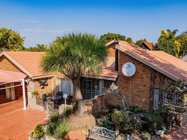 4 Bedroom House in Fauna Park