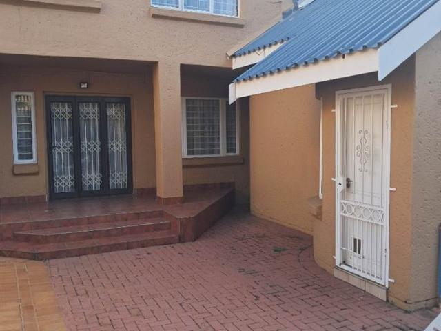 4 Bedroom House in Faerie Glen