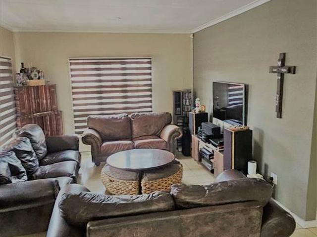 4 Bedroom House in Faerie Glen
