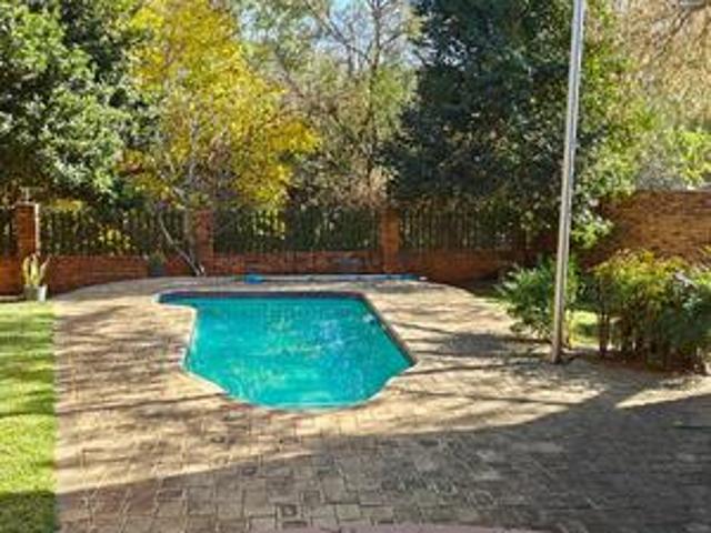 4 bedroom house in faerie glen for rent