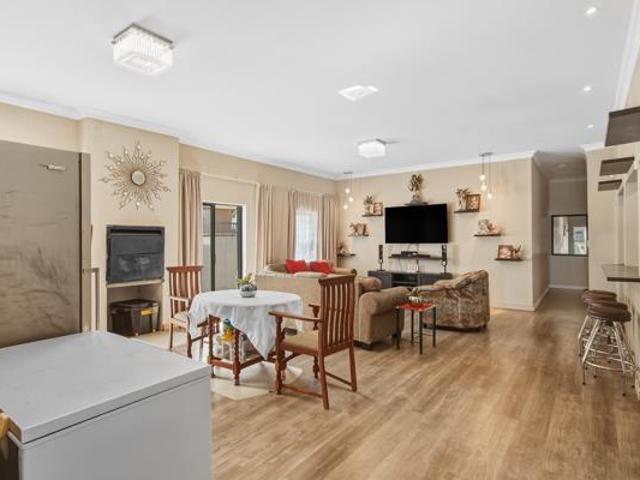 4 Bedroom House in Fairview Golf Estate