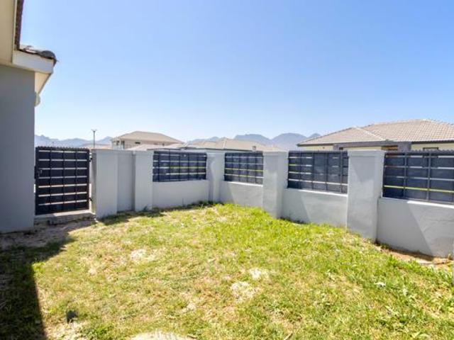 4 Bedroom House in Fairview Golf Estate