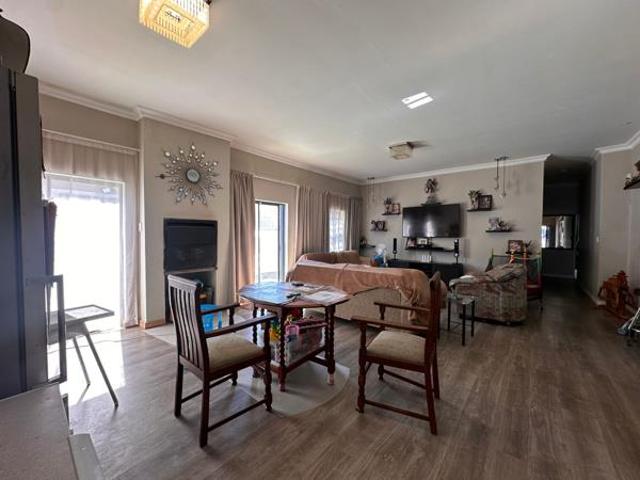 4 Bedroom House in Fairview Golf Estate