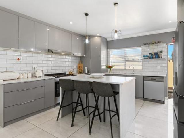 4 Bedroom House in Fairview Golf Estate