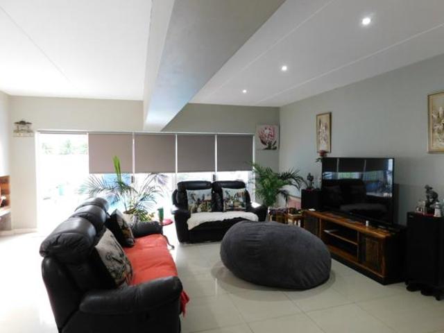 4 Bedroom House in Fairview Golf Estate