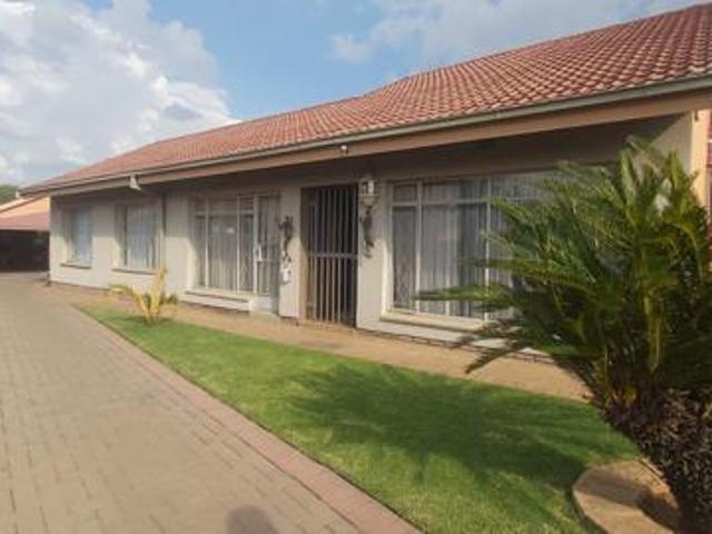 4 Bedroom House in Falcon Ridge