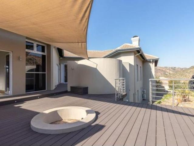 4 Bedroom House in Featherbrooke Estate