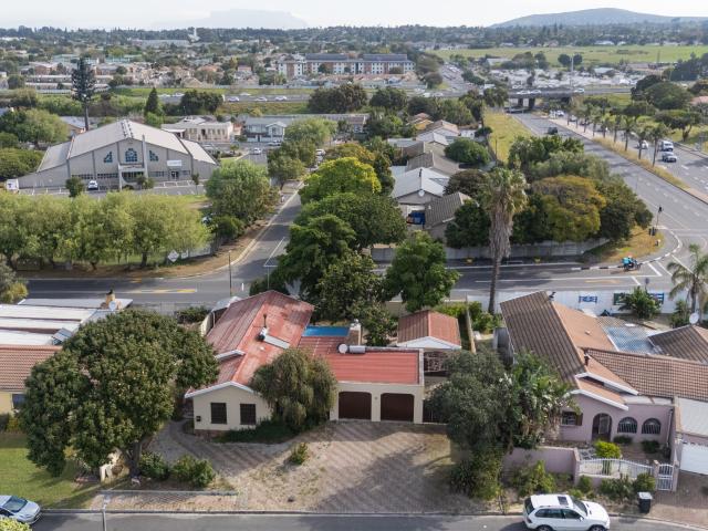 4 Bedroom House in Ferndale