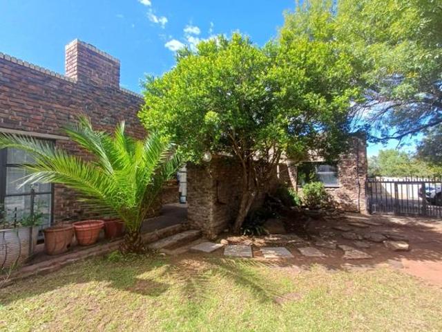 4 Bedroom House in Fichardt Park