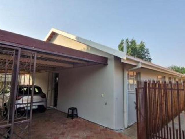 4 Bedroom House in Fichardt Park