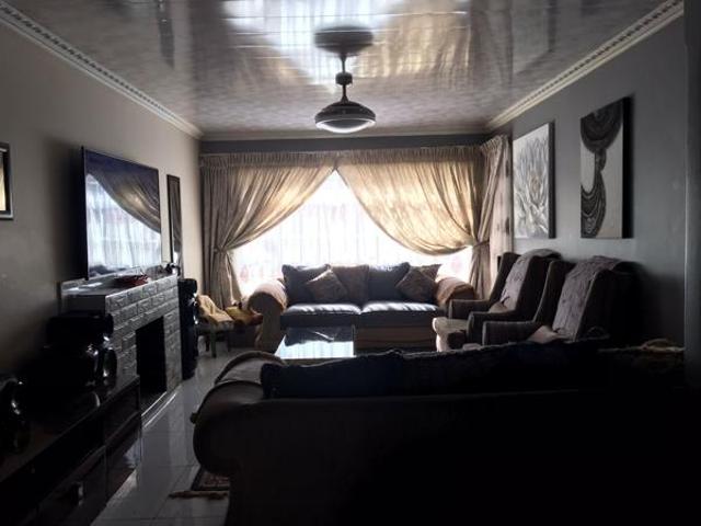4 Bedroom House in Finsbury