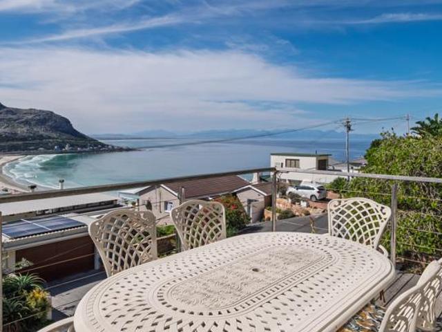 4 Bedroom House in Fish Hoek