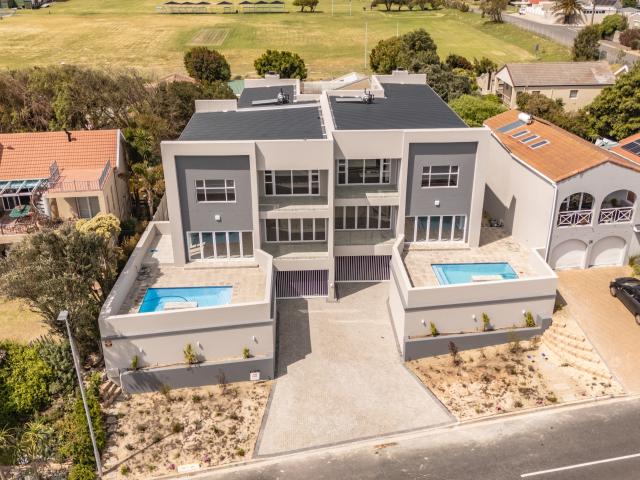 4 Bedroom House in Flamingo Vlei
