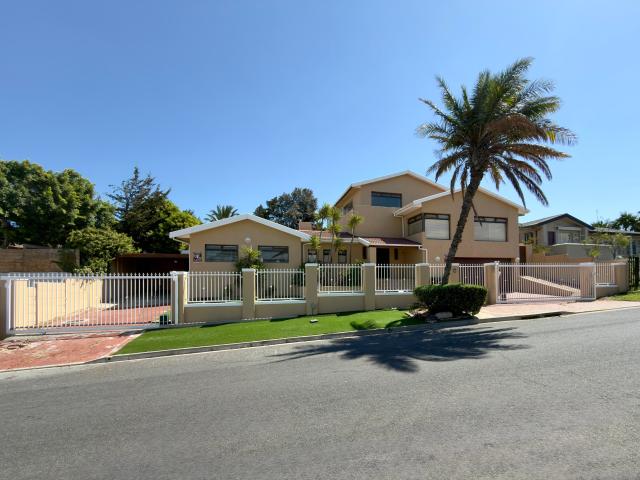 4 Bedroom House in Flamingo Vlei