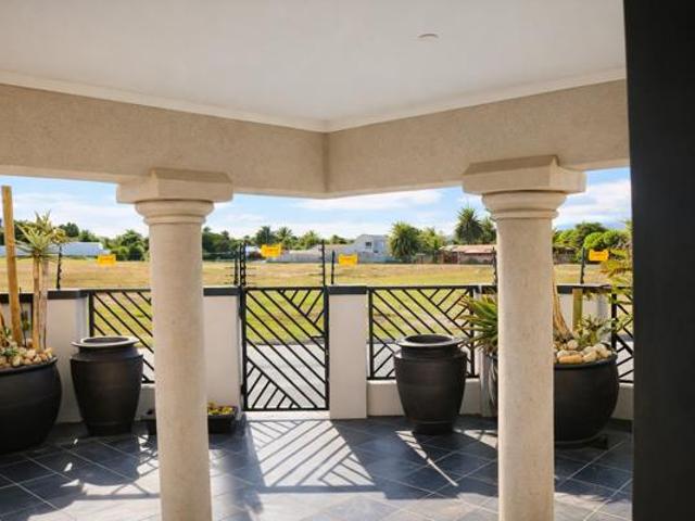 4 Bedroom House in Flamingo Vlei