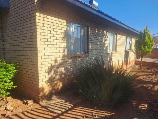 4 Bedroom House in Flora Park