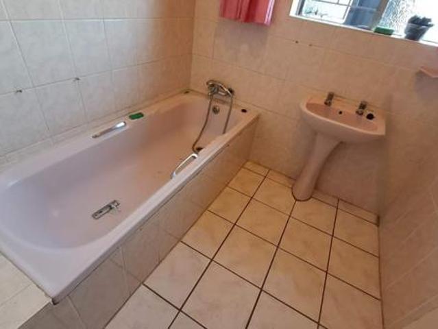 4 Bedroom House in Flora Park