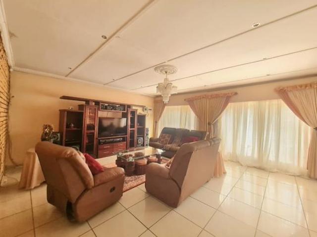 4 Bedroom House in Flora Park