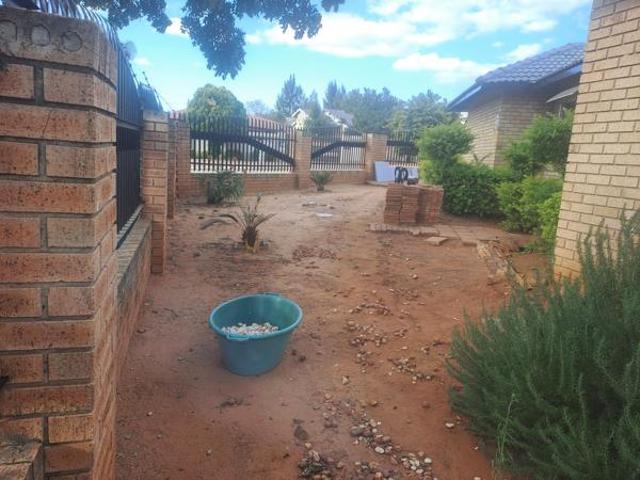 4 Bedroom House in Flora Park