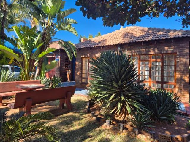 4 Bedroom House in Flora Park