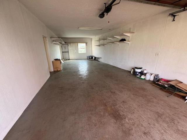 4 Bedroom House in Florida Glen