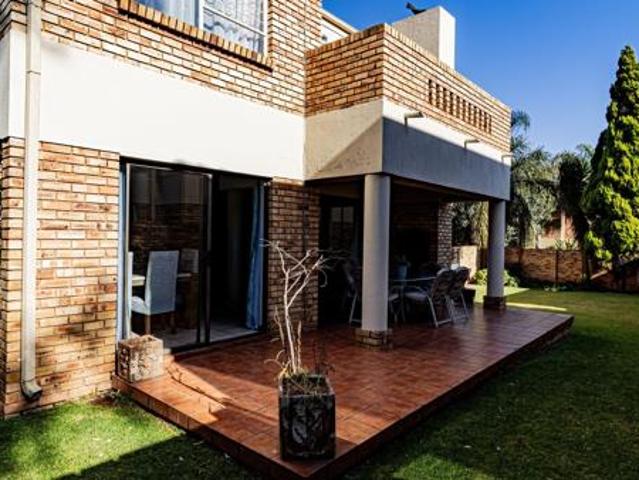 4 Bedroom House in Florida Glen