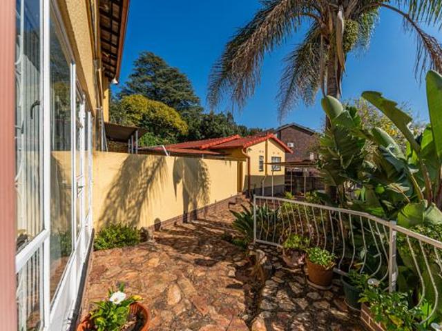 4 Bedroom House in Florida Hills