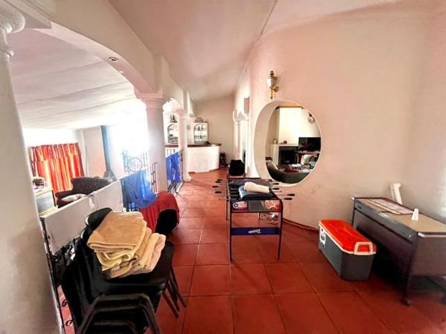 4 Bedroom House in Florida Hills