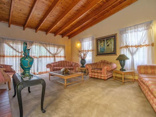 4 Bedroom House in Florida Hills