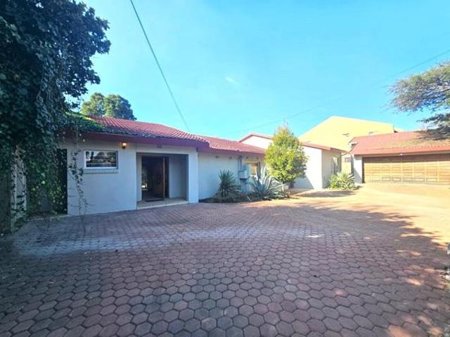 4 Bedroom House in Florida Hills