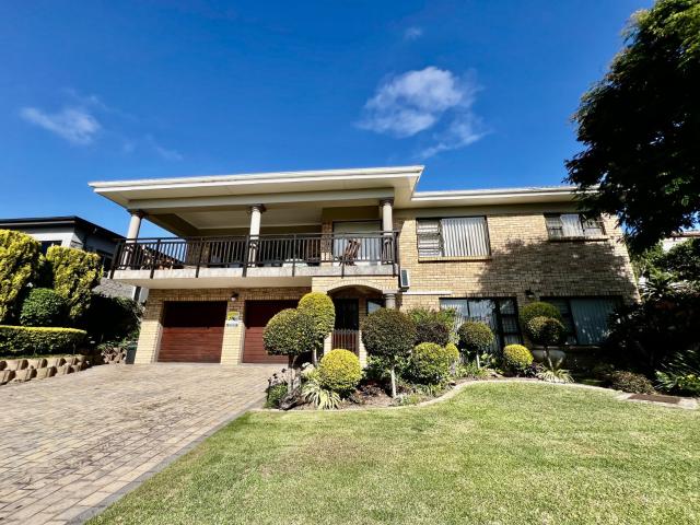 4 Bedroom House in Fraaiuitsig