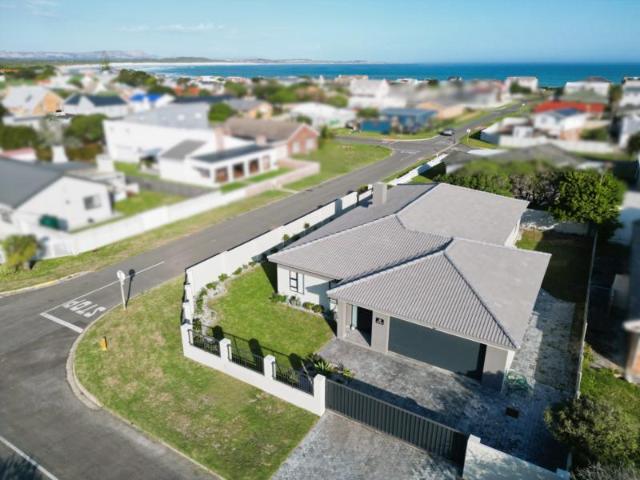 4 Bedroom House in Franskraal