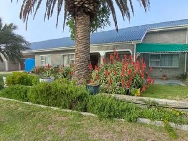 4 Bedroom House in Franskraal