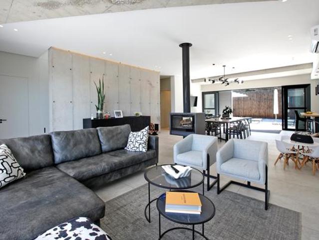 4 Bedroom House in Fresnaye