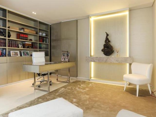 4 Bedroom House in Fresnaye