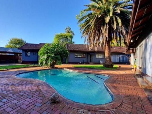 4 Bedroom House in Komani Park