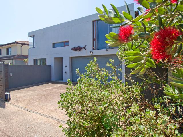 4 Bedroom House in Kommetjie