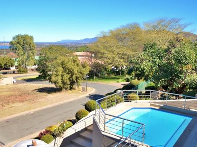 4 Bedroom House in Kosmos Ridge