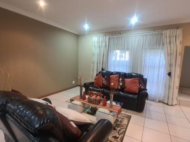 4 Bedroom House in Kosmos Ridge
