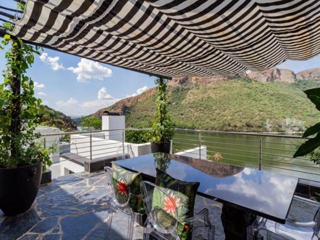 4 Bedroom House in Kosmos