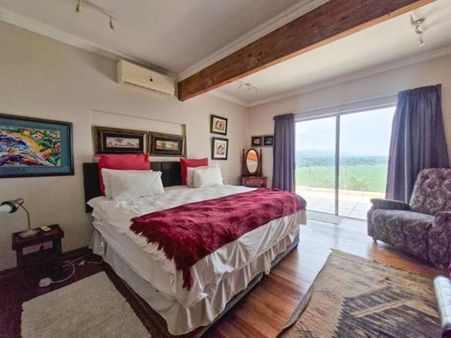 4 Bedroom House in Kosmos