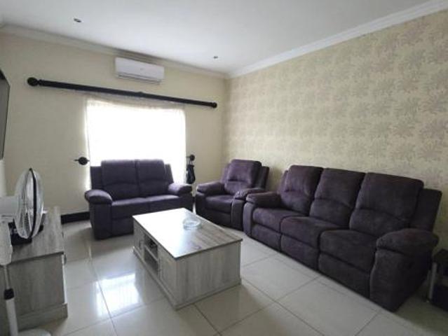 4 Bedroom House in Kosmos