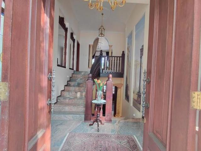 4 Bedroom House in Kosmos