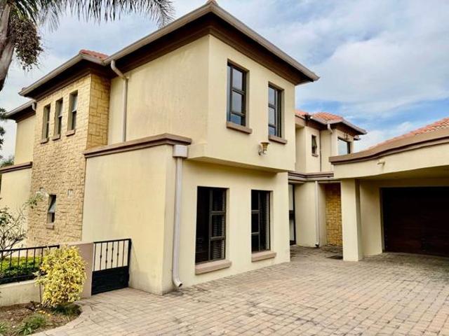 4 Bedroom House in Kosmosdal