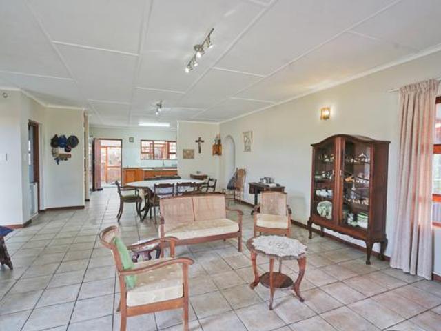 4 Bedroom House in Kaysers Beach