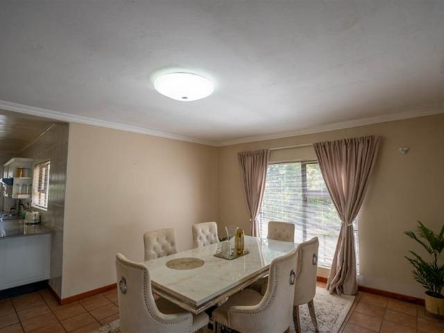 4 Bedroom House in Kaysers Beach