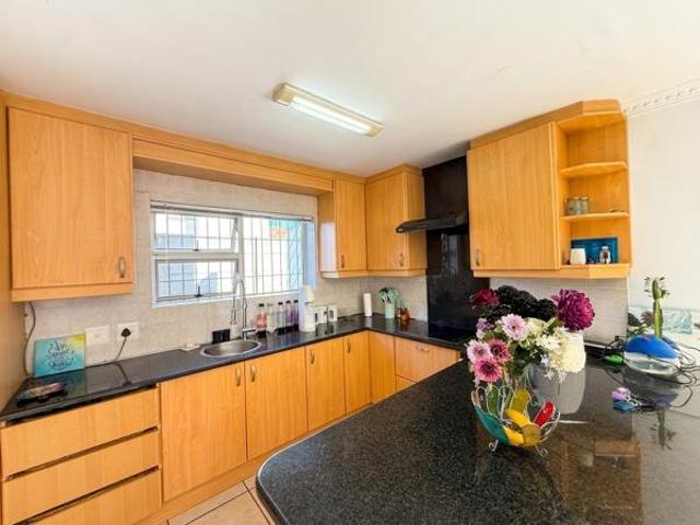 4 Bedroom House in Kaapzicht