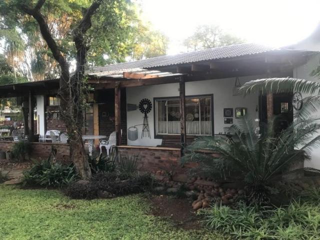 4 Bedroom House in Kameeldoringpark